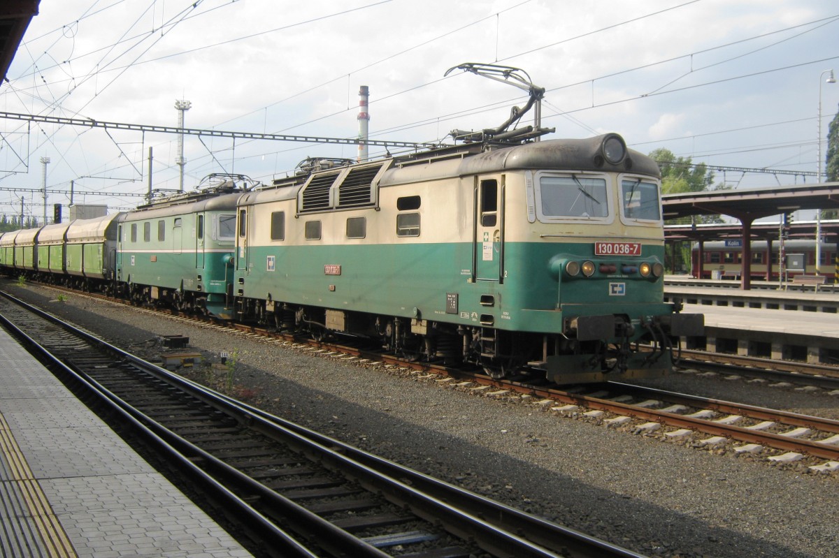 Am 13 Mai 2012 steht ein Kohlezug mit CD 130 036 in Kolín. 