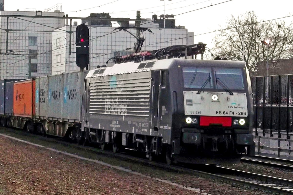 Am 14 Februar 2014 durchfahrt ERS 189 286 Tilburg.
