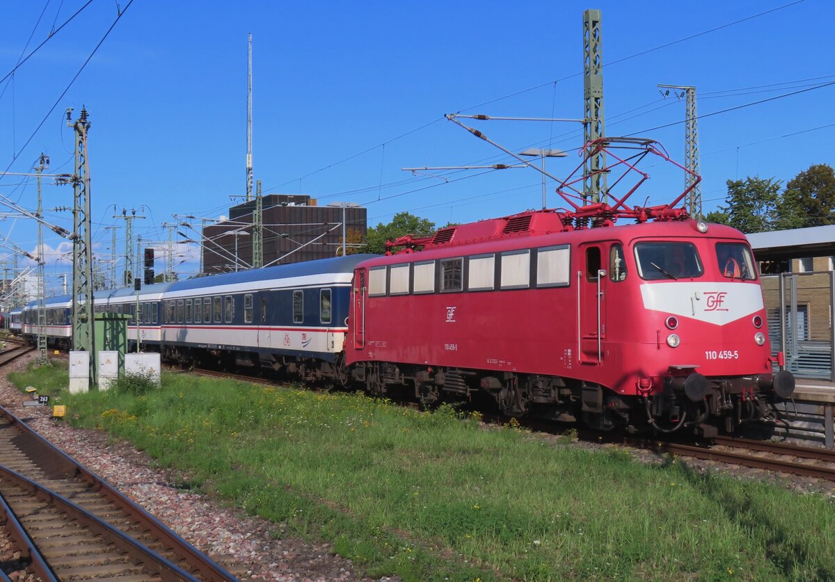 Am 14 September 2023 zieht GiF 110 459 ein Ersatzgarnitur in Stuttgart Hbf.