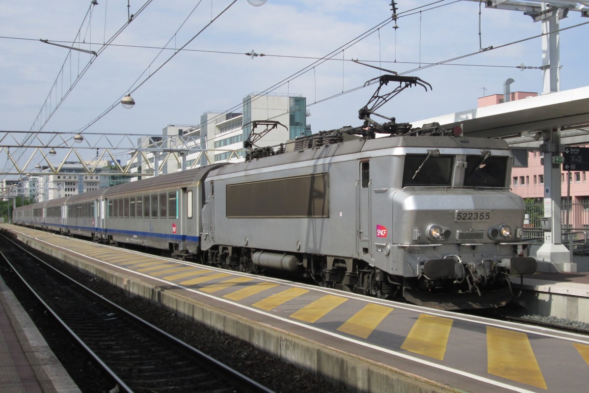 Am 2 Juli 2014 steht 22355 in Lyon Part-Dieu.