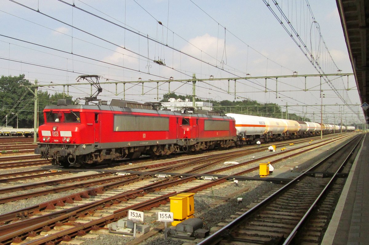 Am 20 Jänner 2017 treft 1604 mit Gaskesselwagenzug in Roosendaal ein.