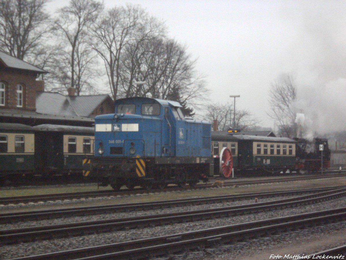 Am 2.1.14 konnte man ein Gutes Foto der PRESS 346 001 & RBB 99 4802 mit dem Personenzug im Bahnhof Putbus machen
