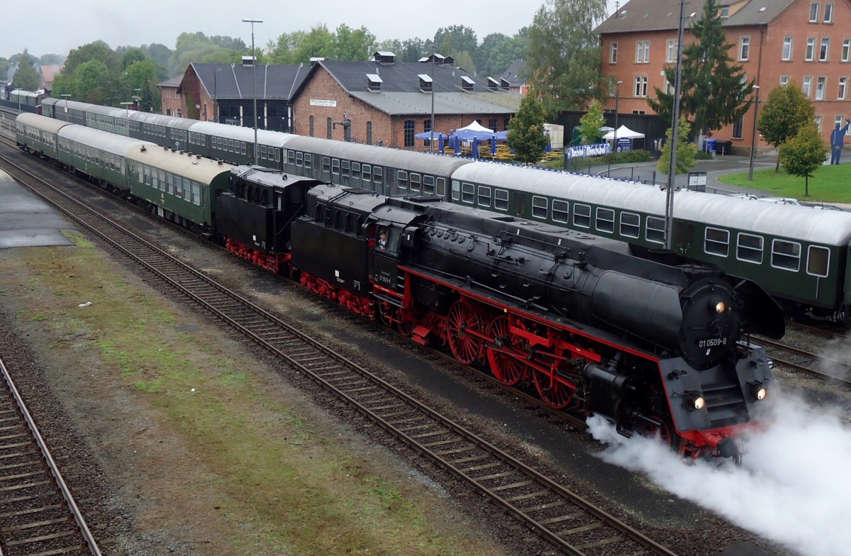 Am 22 September 2014 bereitet 01 0509 sich auf die Rckfahrt nach Cottbus vor im Neuenmarkt-Wirsberg.
