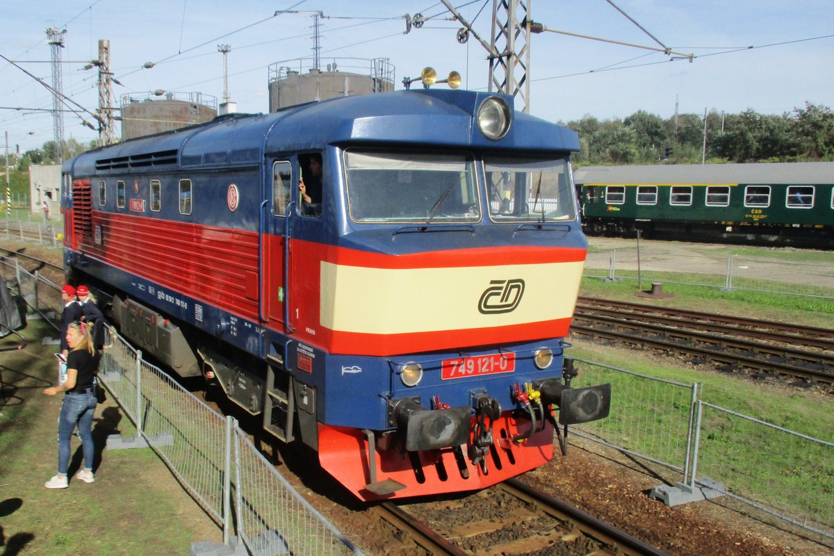 Am 22 September 2018 -der nationaler Bahntag in die Tsjechei- lauft 749 121 um ins Bw von Ceske Budejovice.