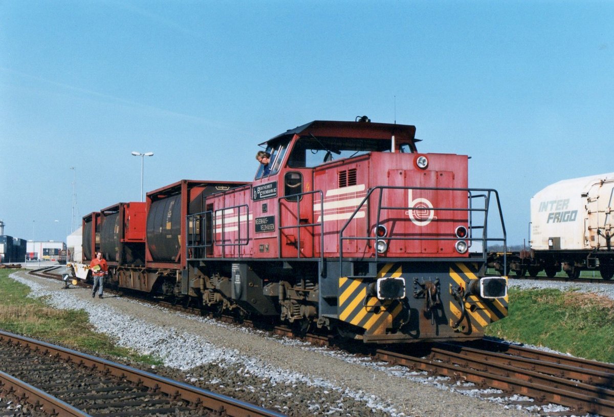 Am 23 März 1998 rangiert Bentheimer Eisenbahn D24 mit ein KLV in Coevorden-Heege.
