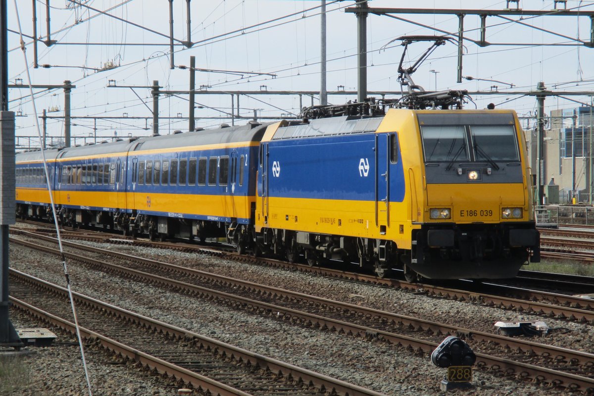 Am 26 März 2017 treft 186 039 in Rotterdam Centraal ein.