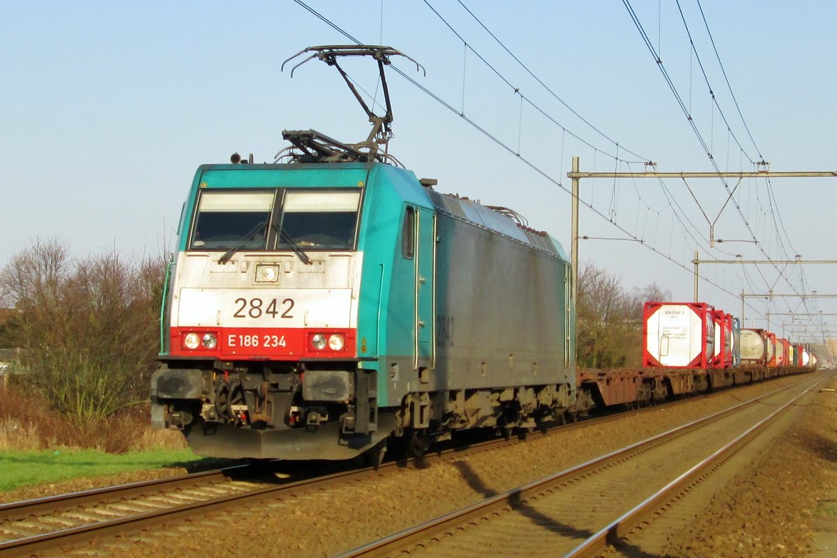 Am 27 Januar 2016 durchfahrt CoBRa 2842 mit ein KLV Wijchen.