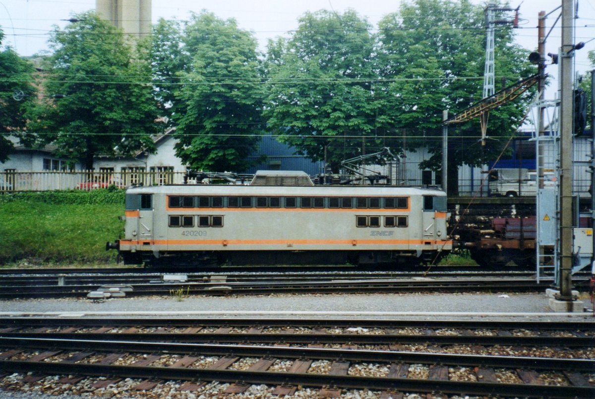Am 27 Juli 1999 durchfahrt 20209 Basel SBB.
