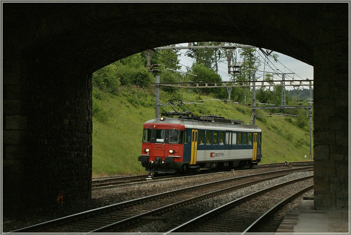 Am 27. Mai 2011 erreicht der RBe 540 016-3, von Romont kommend, Palzézieux. 
