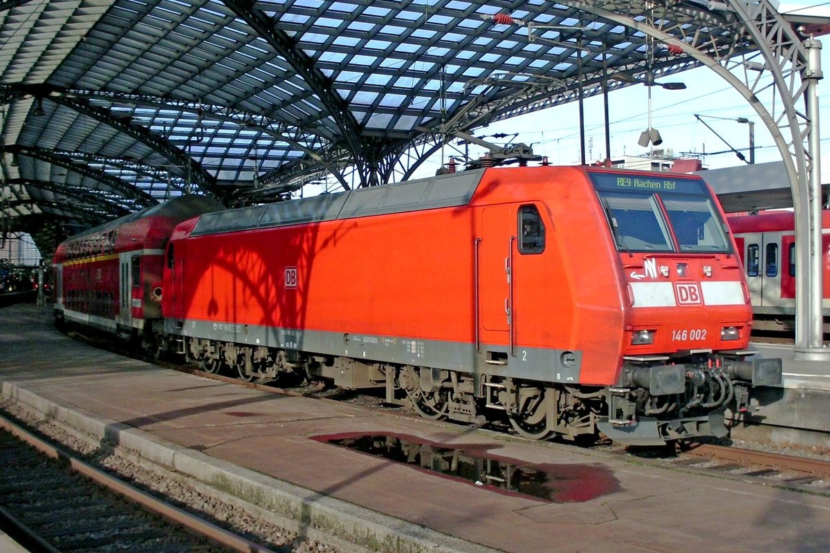 Am 28 Dezember 2019 legt sich 146 002 in Köln Hbf in die Kurve.