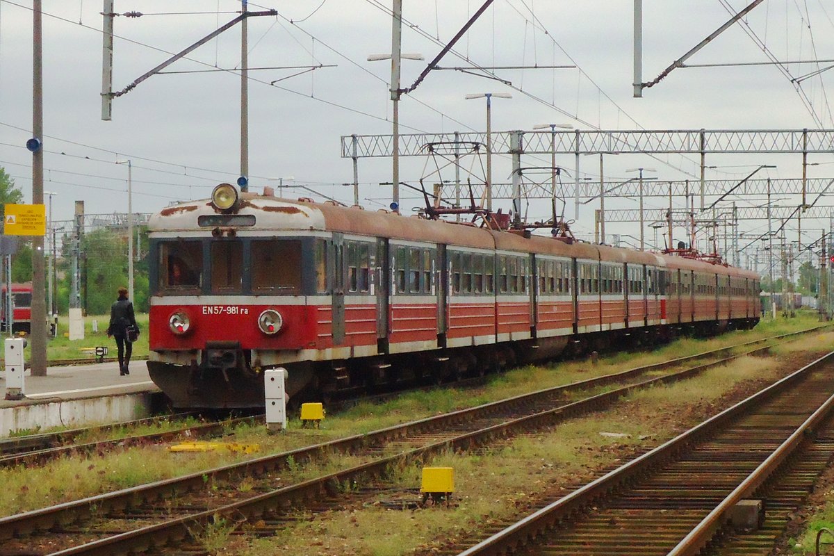 Am 29 April 2011 treft EN57-961 in Poznan Glowny ein.