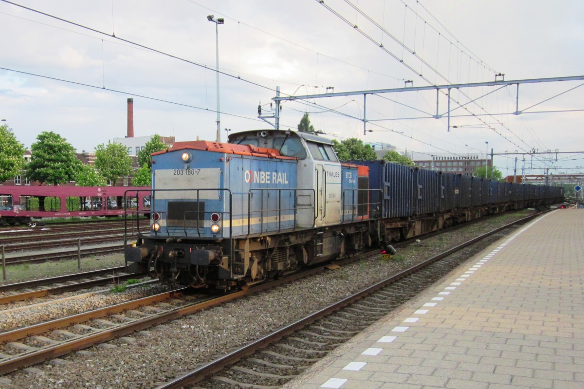 Am 29 Augustus 2013 durchfahrt NbE 203 160 mit Müllzug 's Hertogenbosch.