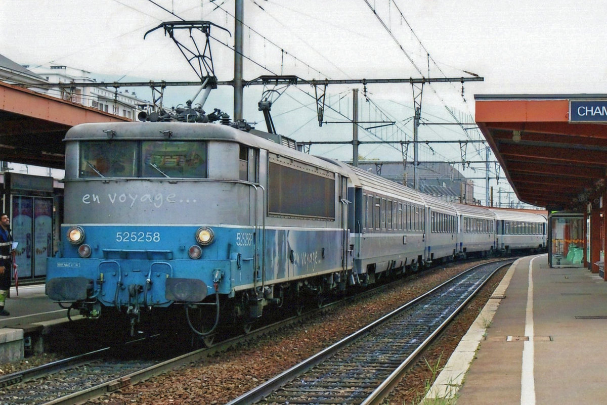 Am 30 Mai 2008 steht 25258 mit ein CoRail nach Genf in Chambery.
