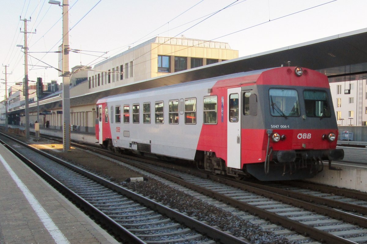 Am 31 Dezember 2016 steht 5047 006 in Sankt-Pölten Hbf.