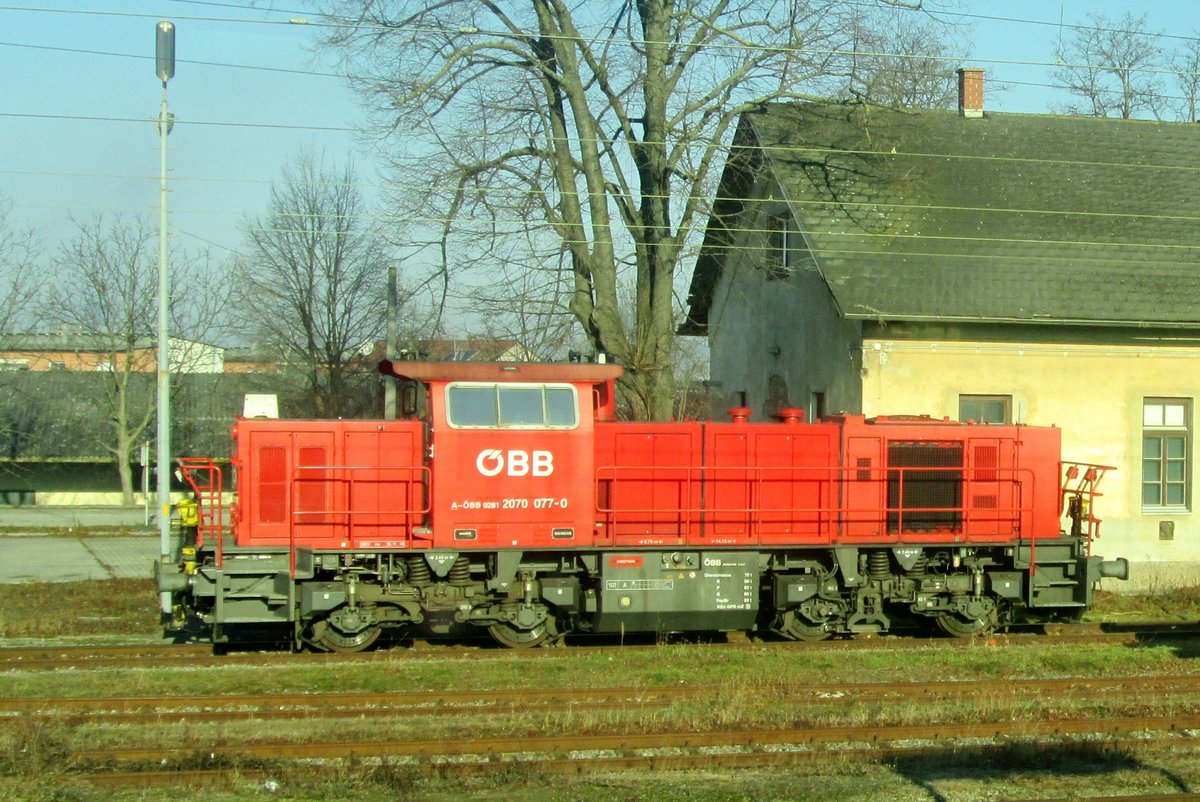 Am 31 Dezember sonnt sich 2070 077 in Gänserndorf.