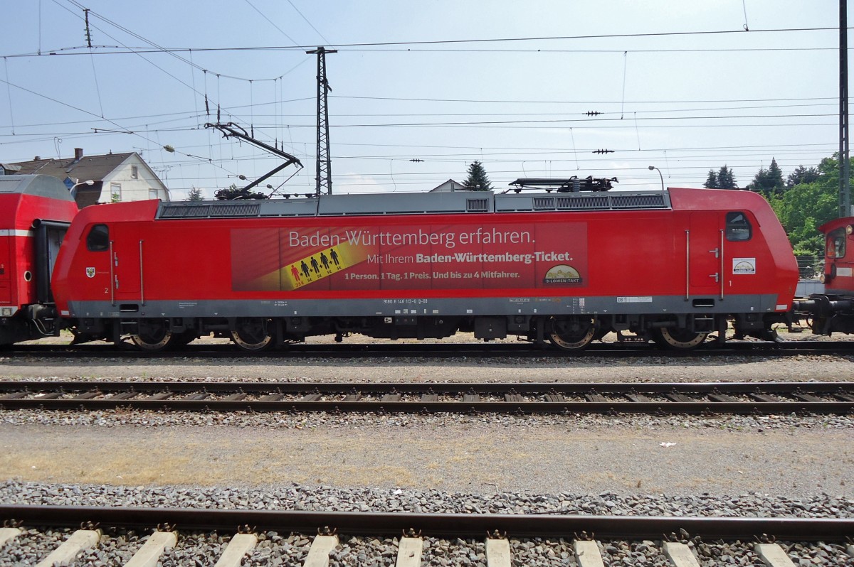 Am 7 Juni 2015 sonnt sich 146 113 in Offenburg.