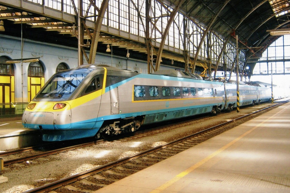 Am 7 Mai 2011 stand CD Pendolino 682 002 in Praha hl.n. Die Abfahrt dieses Blitzzuges verzog sich jedoch um 20 Minuten. Die 682 ist das 2.Steuerwagen dieser Züge.