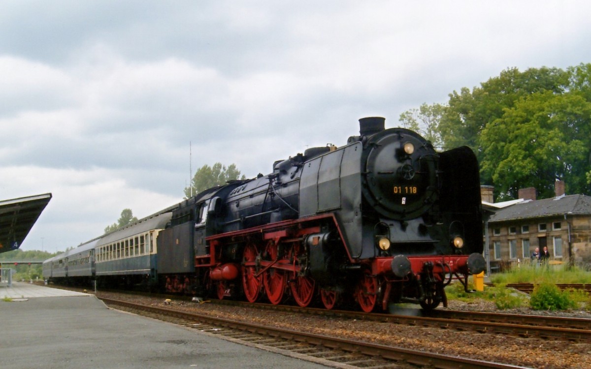 Am 8 Juni 2009 steht 01 118 in Neuenmarkt-Wirsberg.