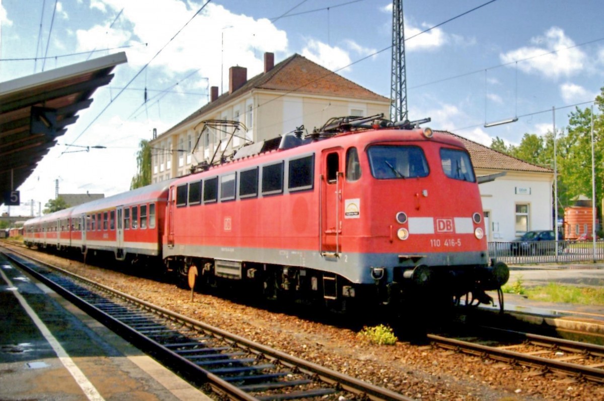 Am 9 Juni 2009 steht 110 416 in Nrdlingen.