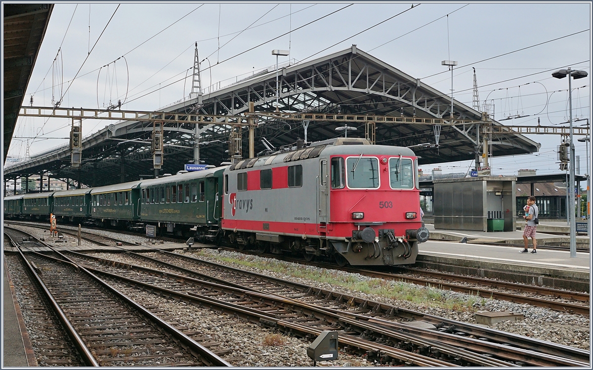 Am Schluss des L'Association 141 R 568 Zuges läuft die schmucke Travys Re 4/4 II 503 mit. 

Lausanne, den 24. Juni 2017