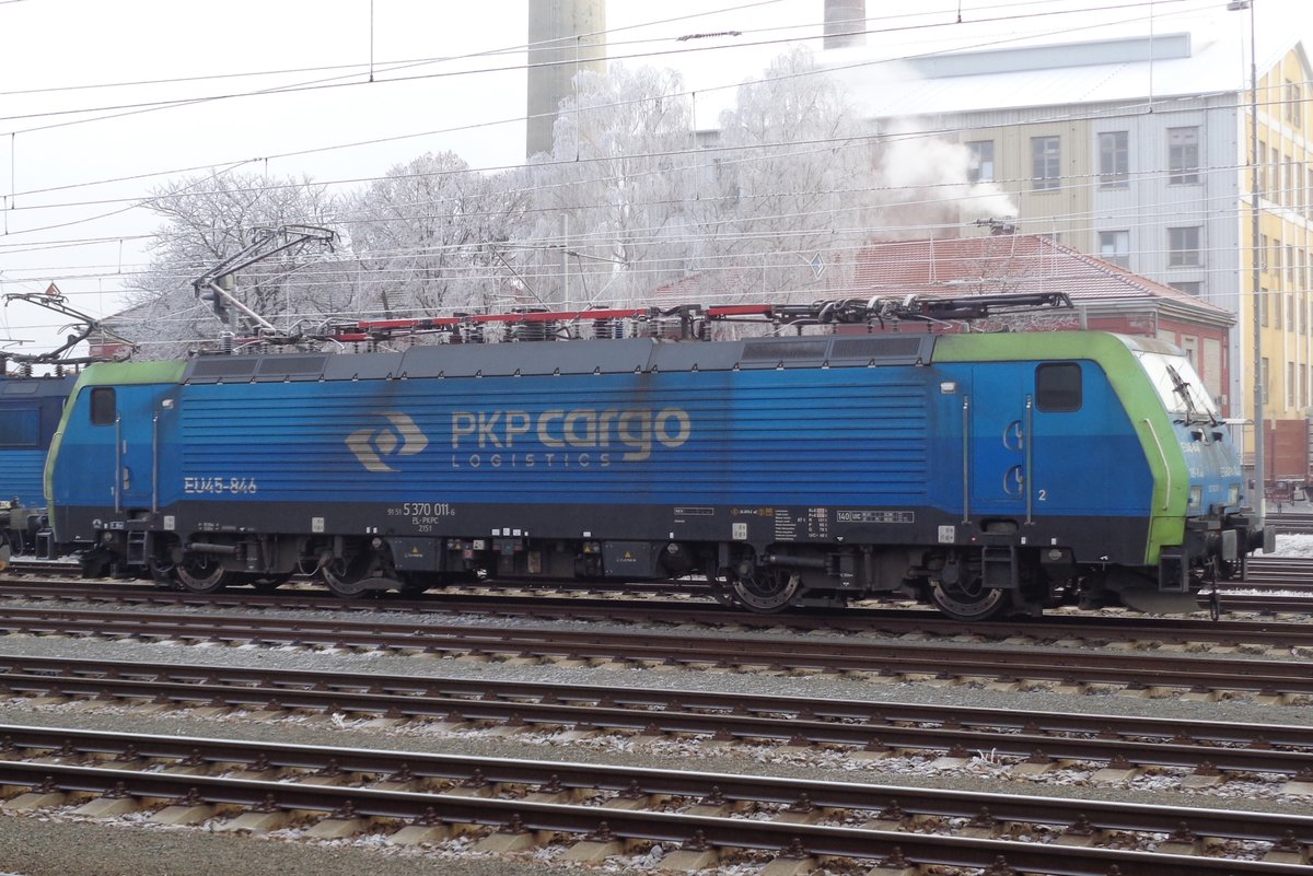 Am Sylvester 2016 steht PKP Cargo ES 64 F4-846 in Breclav.