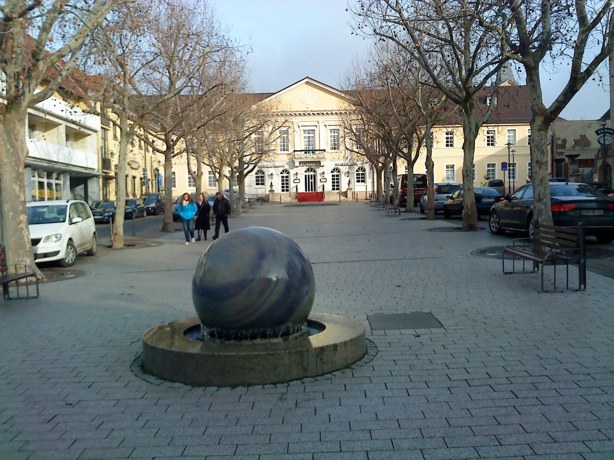 Bad Drkheim, Schloplatz mit Kurhotel mit Spielbank am 21.12.2013