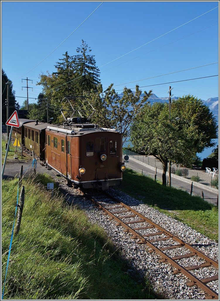  BERNE EN FETE  bei der Blonay Chamby Museumsbahn - die BOB HGe 3/3 N° 29, auf dem Weg nach Blonay kurz vor der Haltestelle  Cornaux .
13. Sept. 2014