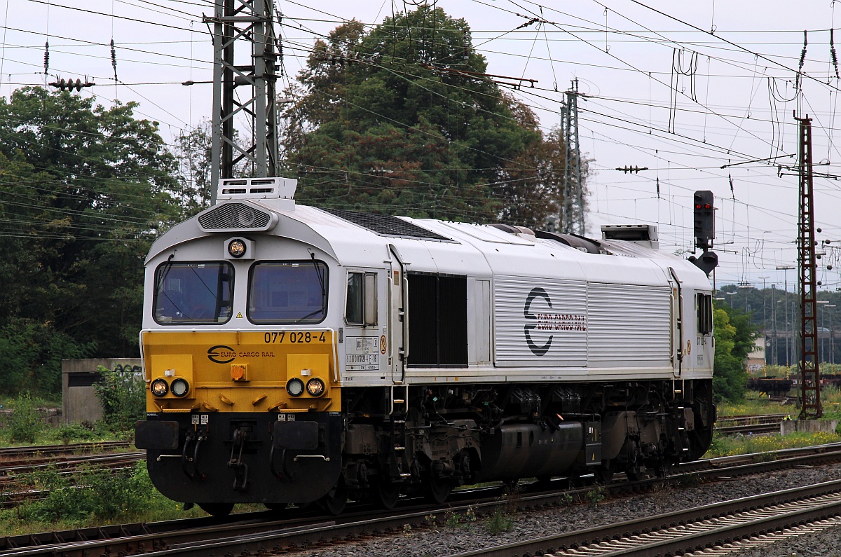 Bild 2: ECR/DB 077 028-4 nun auf Rangierfahrt zur Tankstelle am Stellwerk Neuwied. 17.09.2021