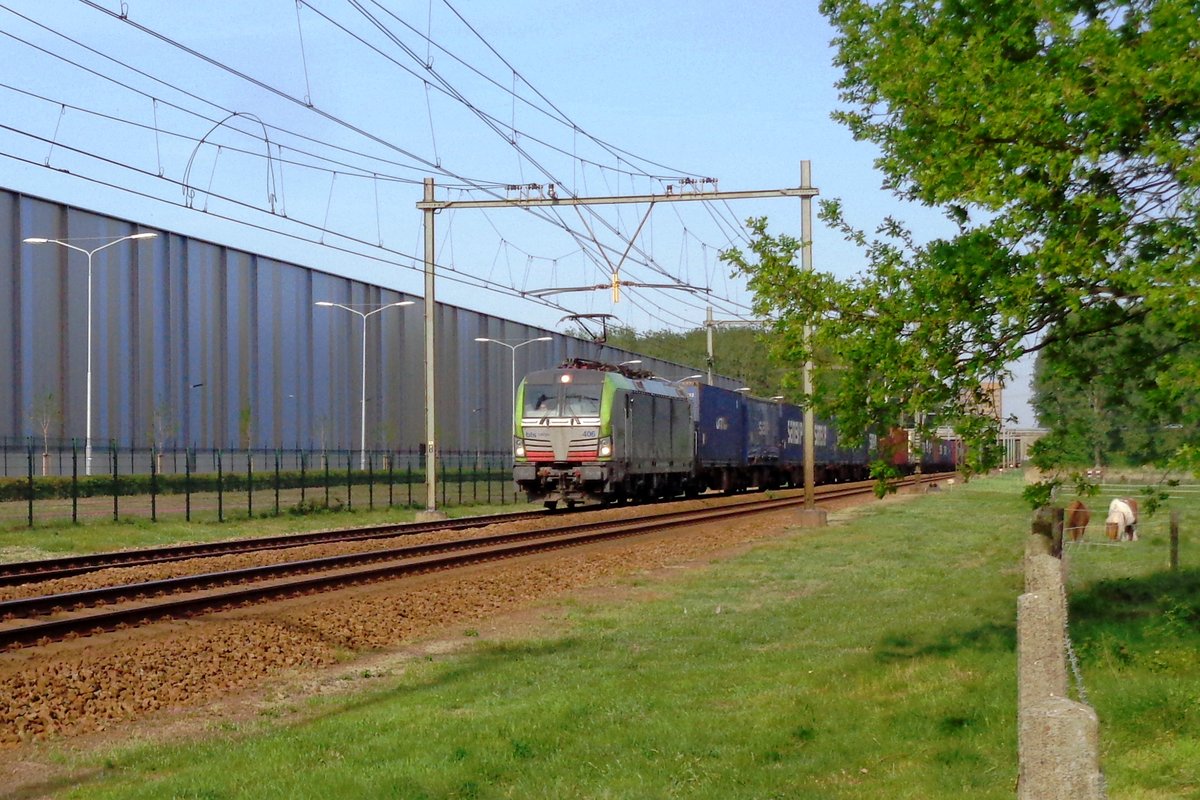 BLS 475 406 durchfahrt Alverna am 22 April 2019.