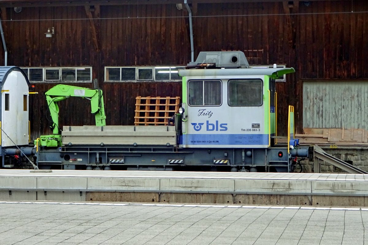 BLS Traktor 235 083 steht in Spiez am 1 Januari 2020.