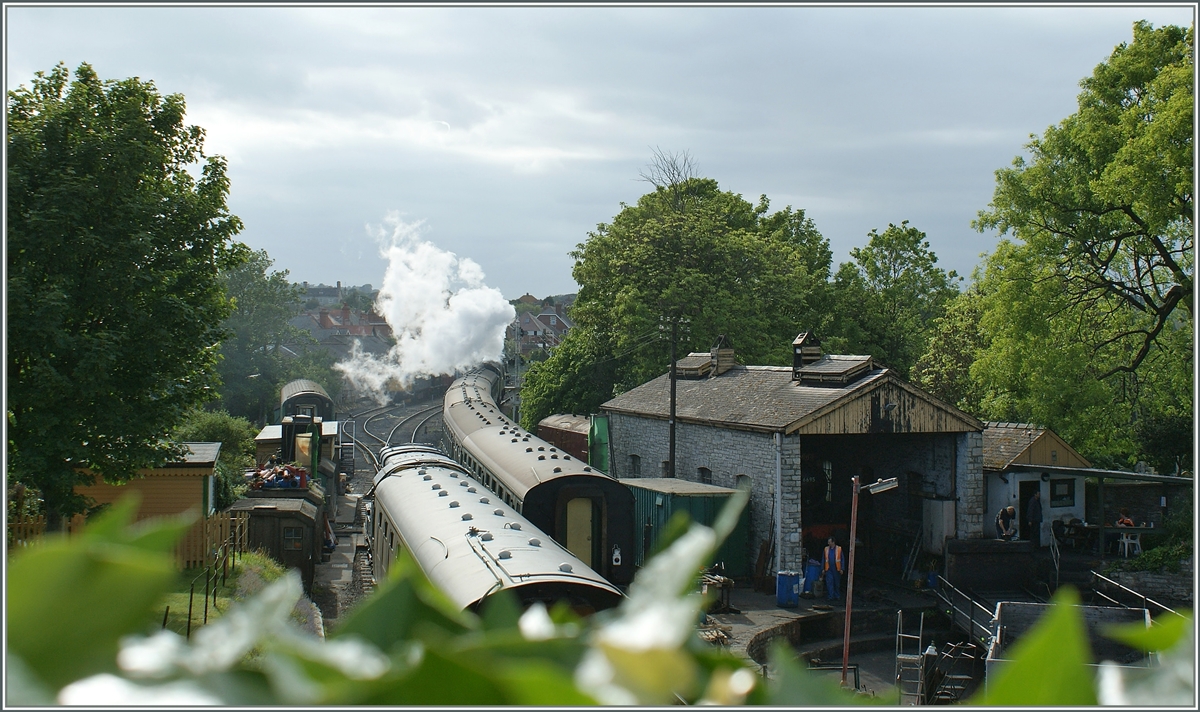 Britisches Dampfbahnambiente erlebt man auch noch im Jahr 2011: die Museumsbahnen Swanage Railway.

16. Mai 2011