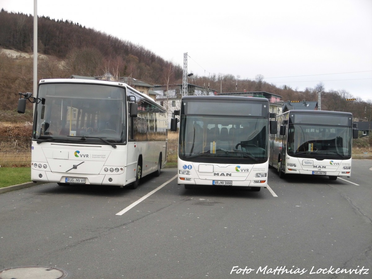 Busse der VVR abgestellt im Sassnitzer Busbahnhof am 28.12.15
