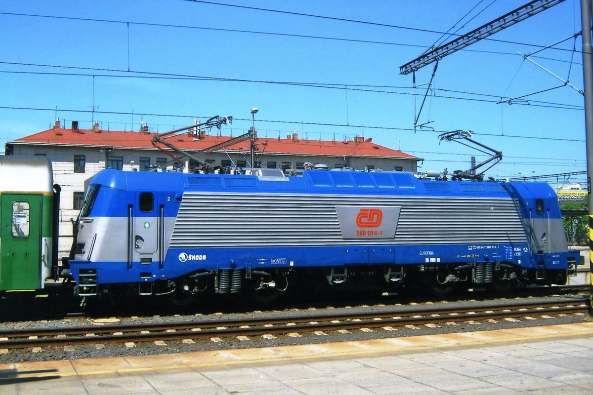 CD 380 014 steht am 6 Mai 2011 in Praha hl.n.
