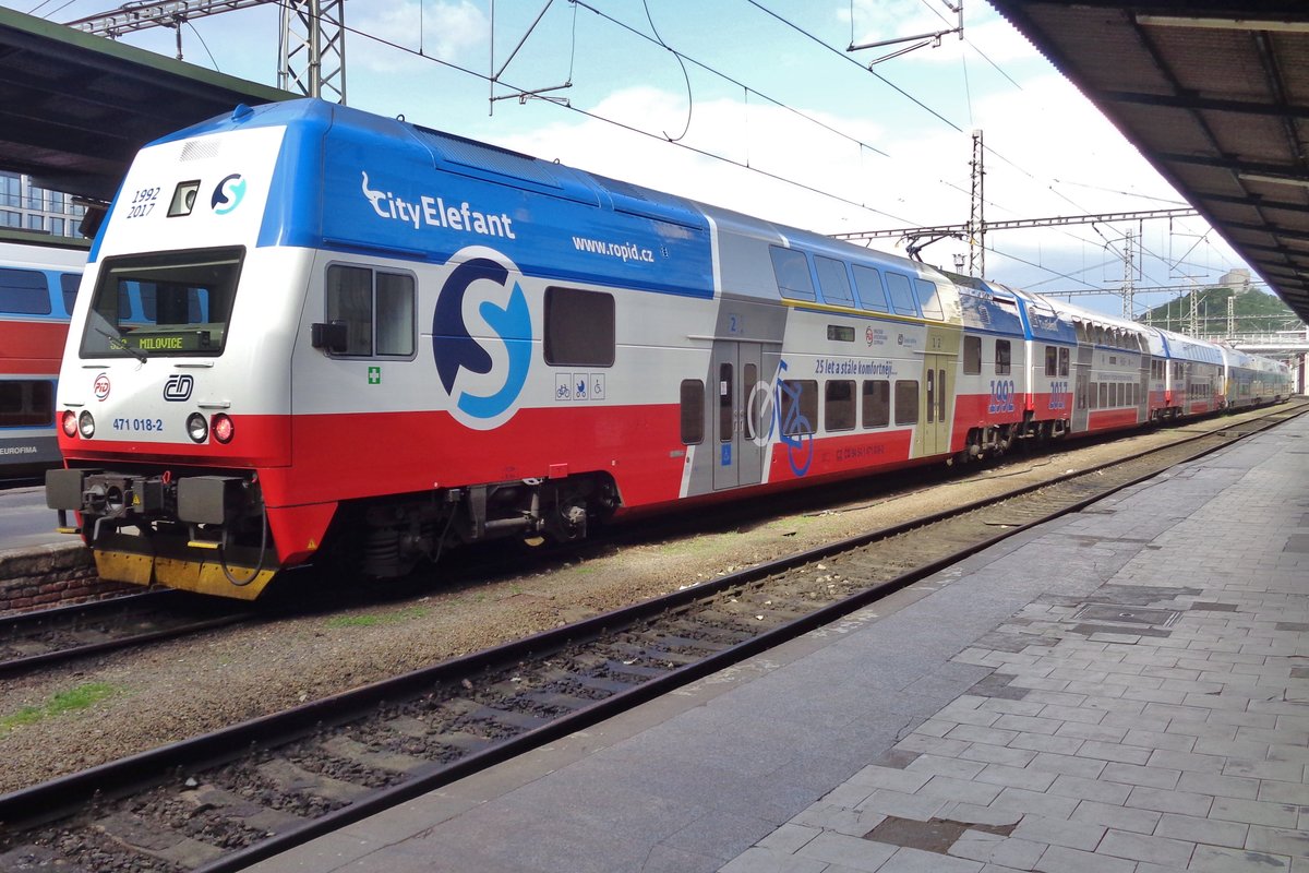 CD 471 018 wirbt in Praha-Masarykovo für das PID-Fahrticket am 15 Mai 2018.