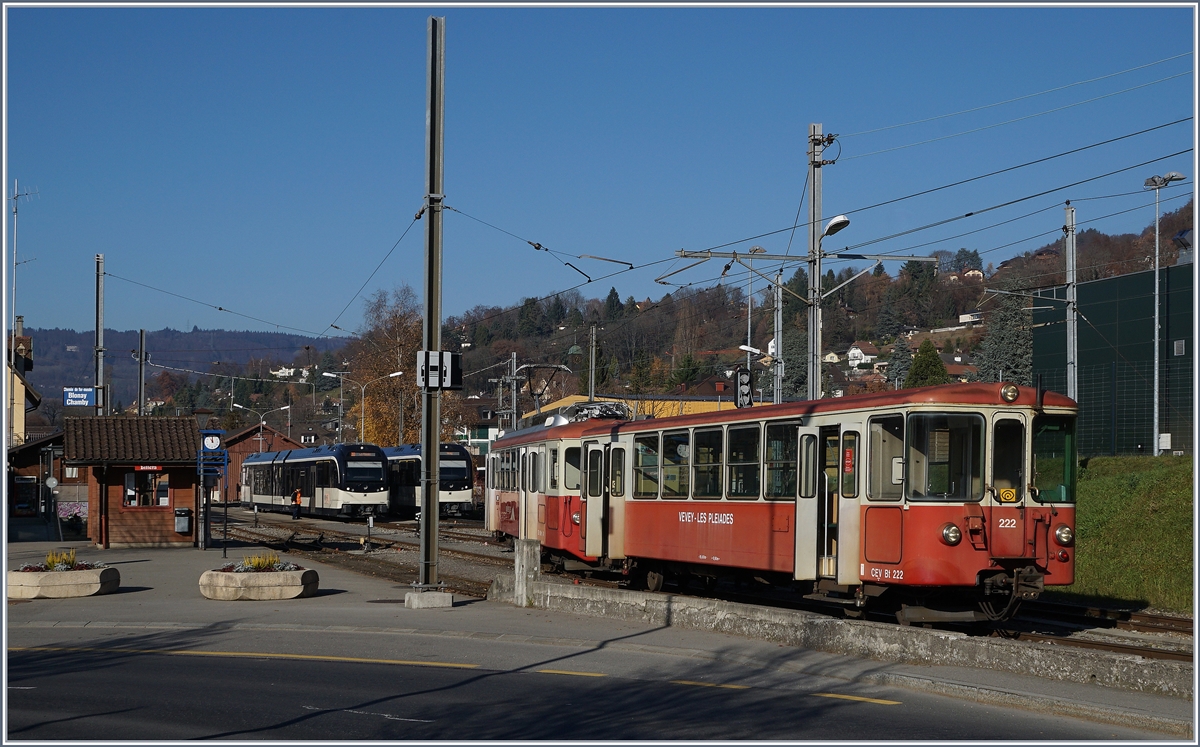 CEV Bt 222 und BDeh 2/4 74 in Blonay.
27. Nov. 2016