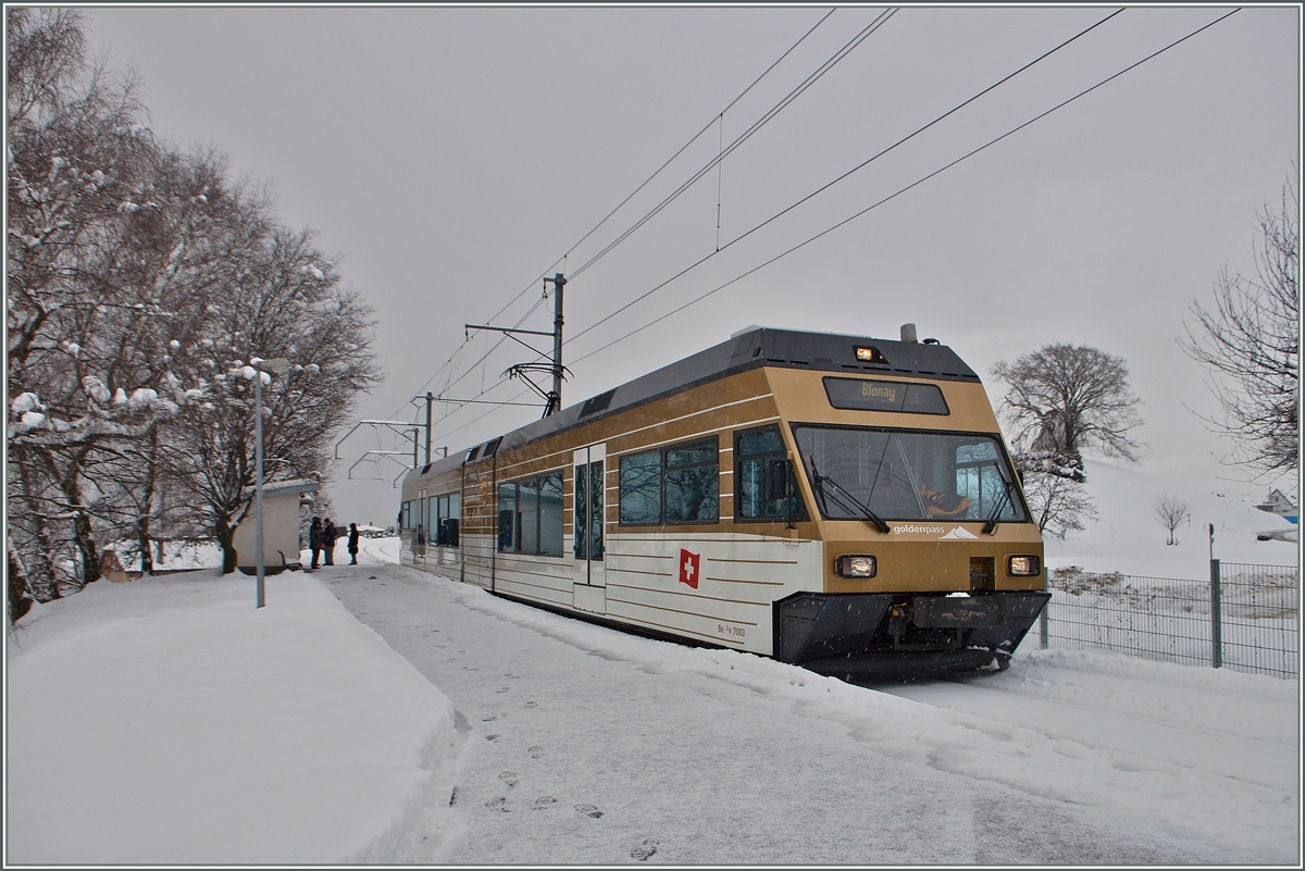 CEV GTW Be 2/6  Blonay  beim Halt in Château d'Hauteville. 
2. Feb. 2015