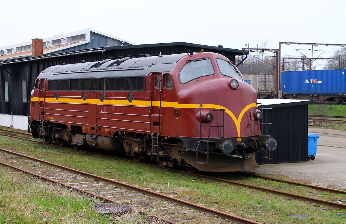 CFL Cargo Danmark Litra MY 1146(9286 0021 146-2 DK-CFLCD)abgestellt an der CFL/Captrain Werkstatt in Padborg. 14.04.2015