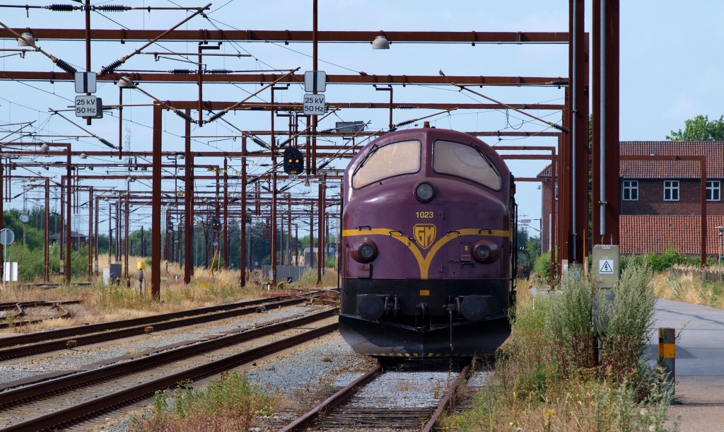 CFL Cargo Mx 1023 steht abgestellt im Bahnhof von Padborg und wartet auf ihren Güterzug. Padborg 10.07.2010