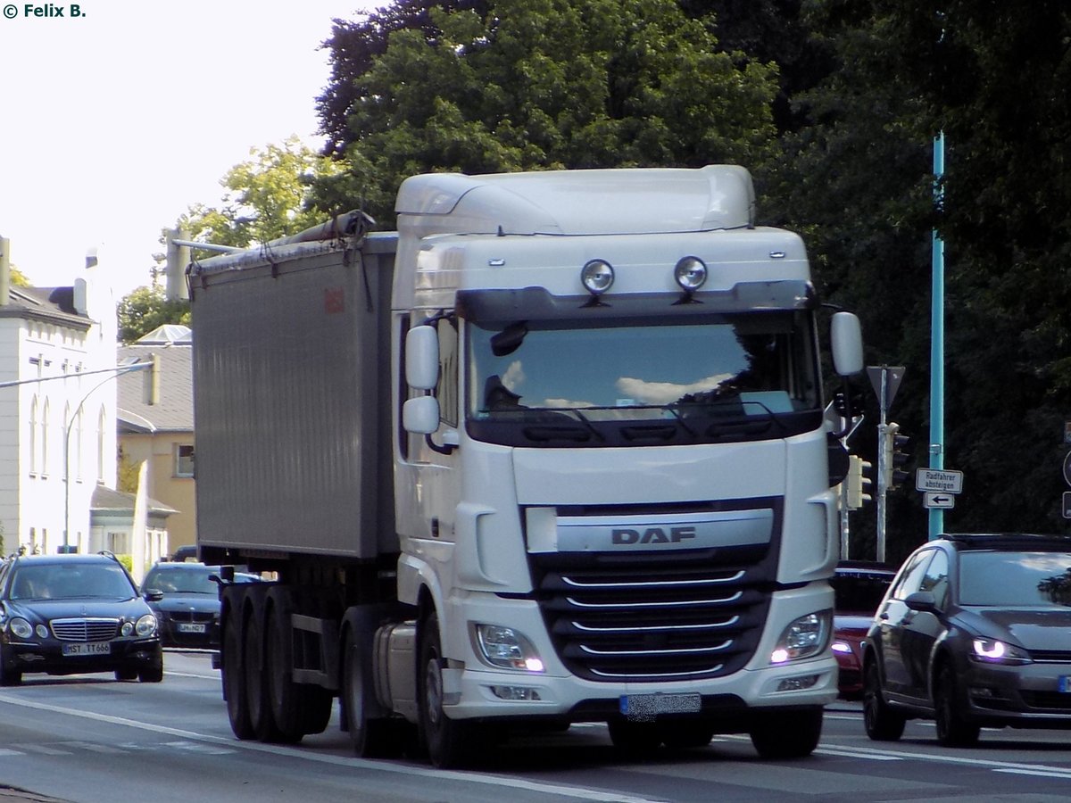 DAF XF Sattelzug in Neubrandenburg.