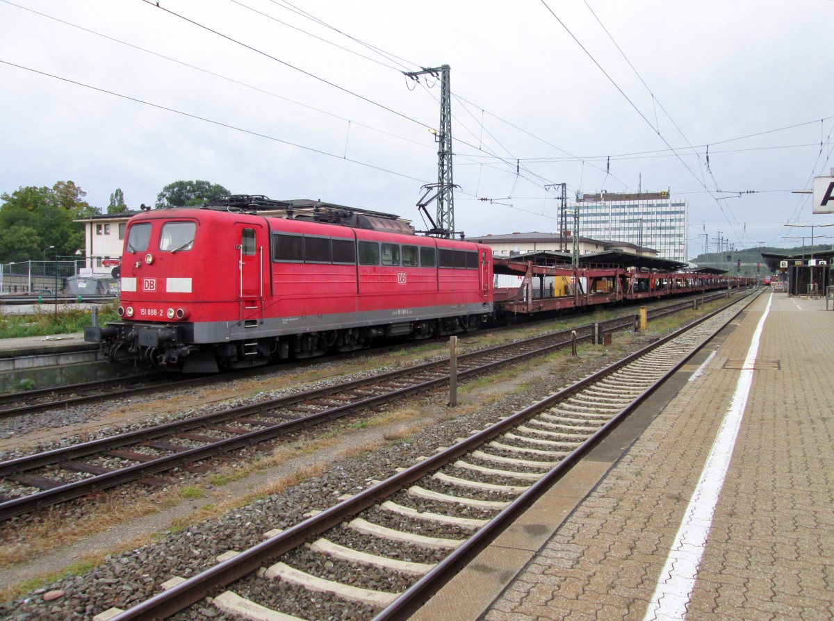 DB 151 088 steht am 15 September 2015 in Wrzburg Hbf.