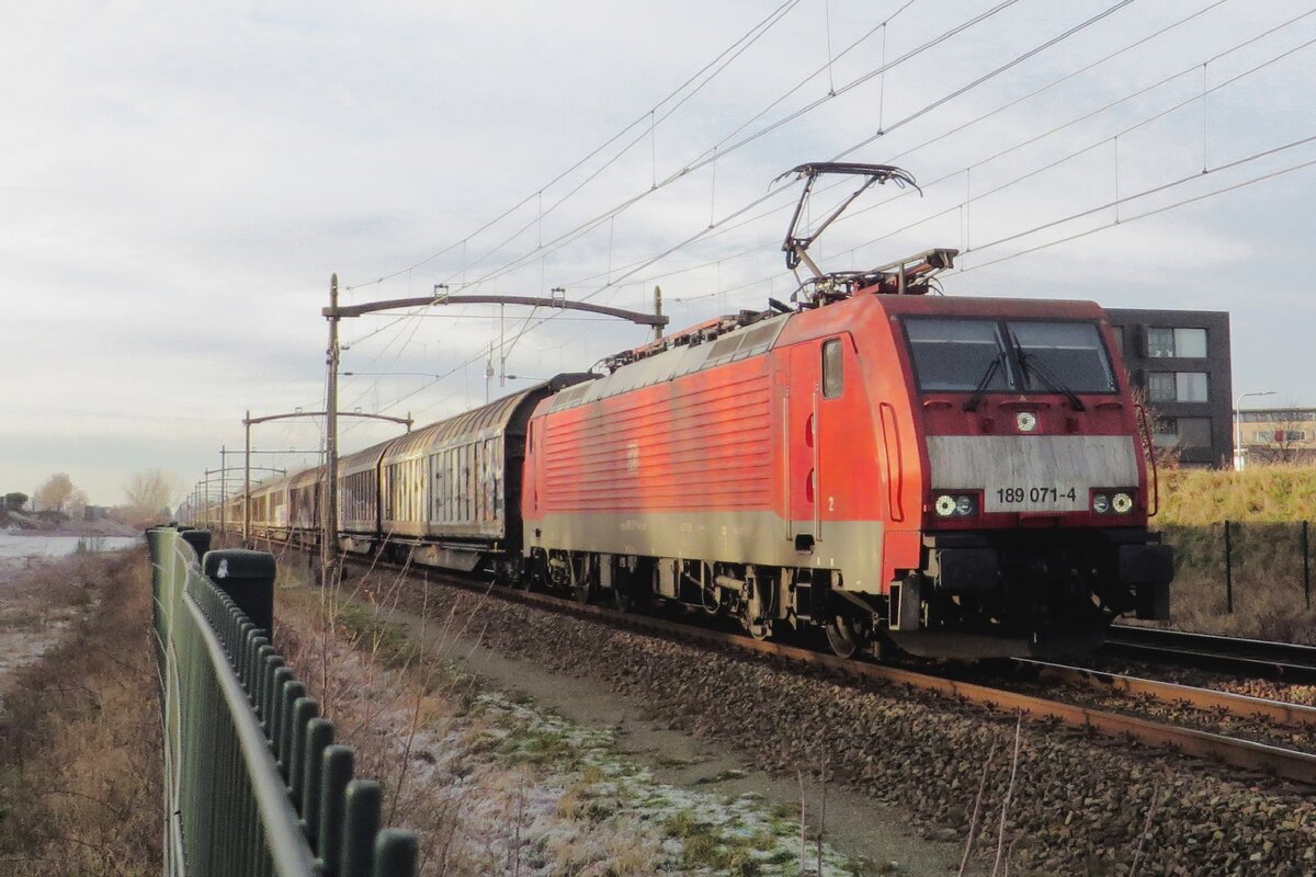 DB 189 071 durchfahrt Tilburg-Reeshof am 22 Dezember 2021.