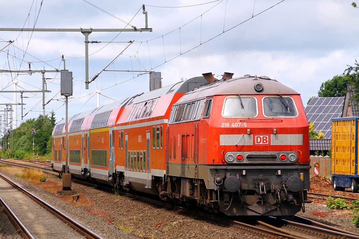 DB 218 407-5 schiebt hier eine RB nach Husum und verl�sst gerade den Bhf J�bek. 21.06.2014
