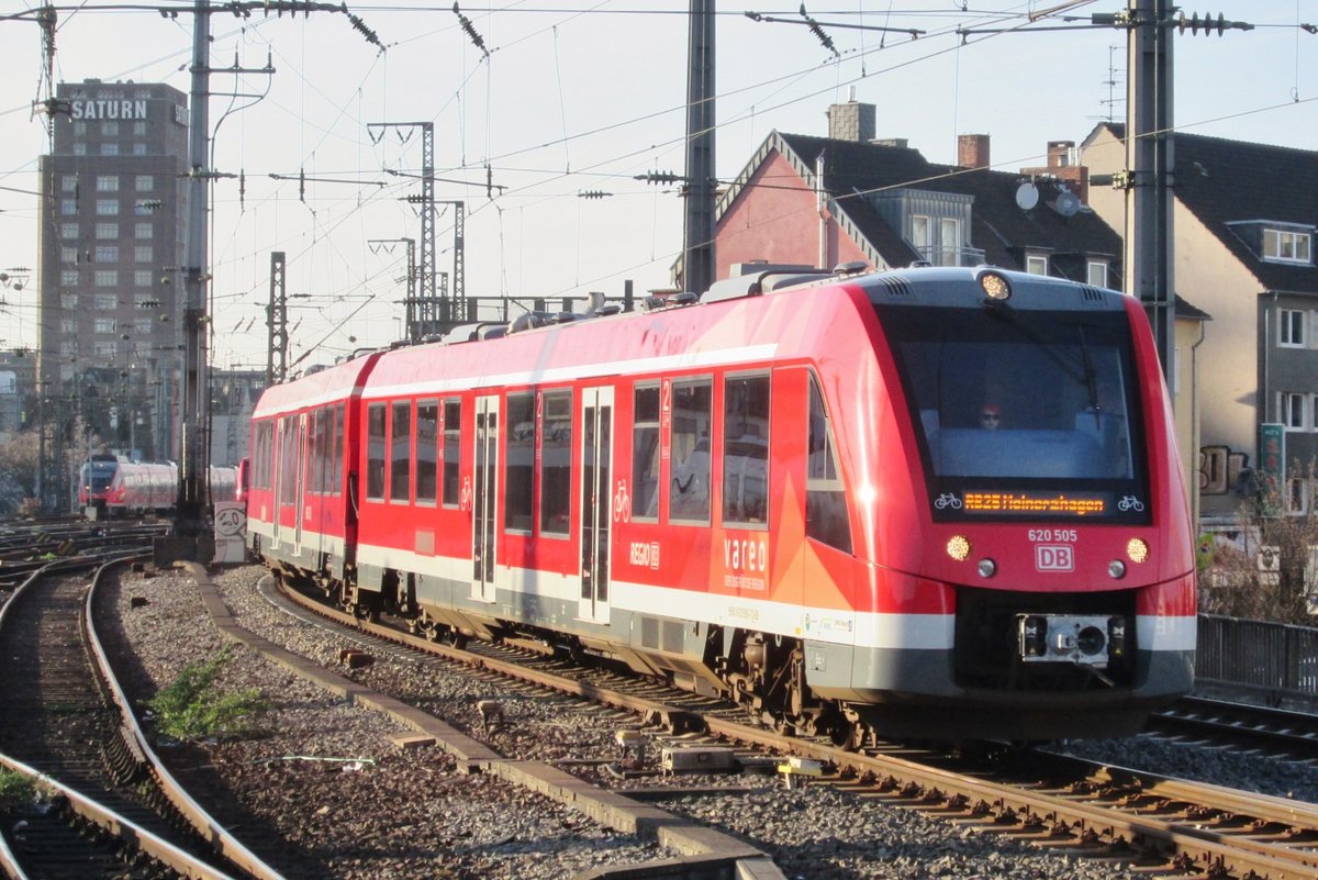 DB 620 505 treft am 24 März 2017 in Köln Hbf ein.