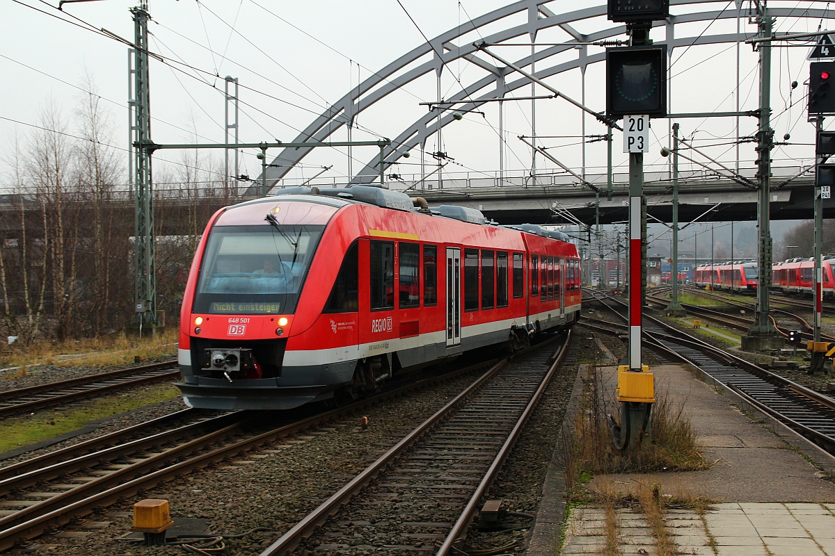 DB Regio SH 648 001-5/501-4 wird gerade bereit gestellt. Kiel Hbf 31.12.2011(üaVinG)