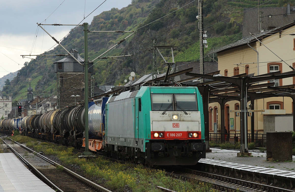 DB/ATLU 7186 207-7 (REV/FAZ/27.05.2015, Verl/BTB/18.05.2022) mit Kesselwagenzug. Kaub 15.09.2021