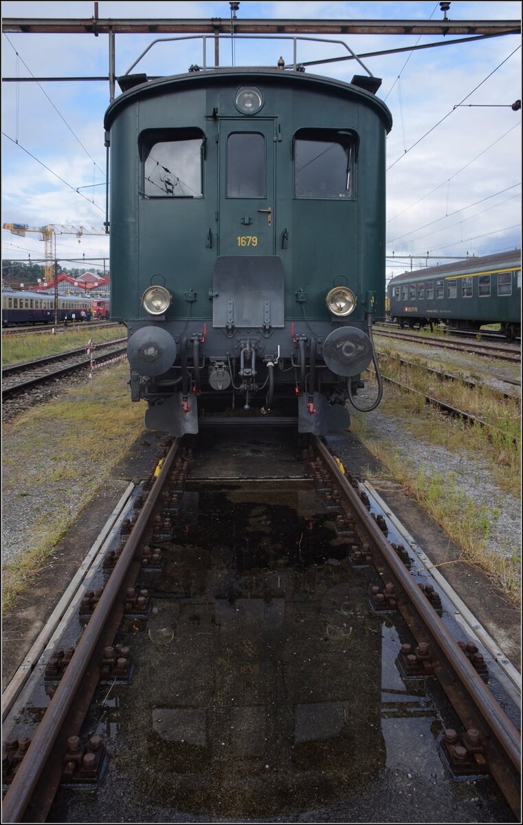 Depotfest Olten 2023. 

Der Gepäcktriebwagen De 4/4 wurde im Jahr 1928 für die SBB gebaut, der mechanische Teil von SWS und SIG, der elektrische Teil durch die SAAS ausgerüstet. Ein Gepäckabteil und ein separates Postabteil standen im Inneren zur Verfügung. August 2023.
