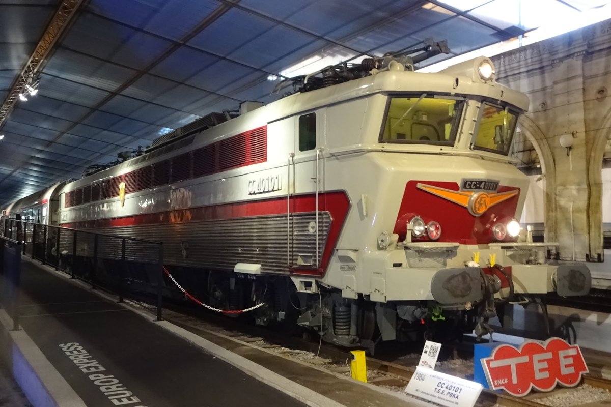 Der 1. von viele Nez-Casses: 40101 wurde in 1964 fr die SMNCF TEE-Zge gebaut und steht am 30 Mai 2019 ins Eisenbahnmuseum Cite du Train in Mulhouse. Aus die Reihe 40100 (zehn Stck) wurden die Reihen C 6500 (78 Stck), die CC 7200 diesleloks (92 Stck), die BB 15000 (65 Stck), die Gleichstromversion BB 7200 (240 Stck) und die Zweisystemlok 22200 (205 Stck) als auch die Niederlndiscyhe Reihen 1600/1800 (58 Stck) und 1700 (81 Stck) entwickelt.