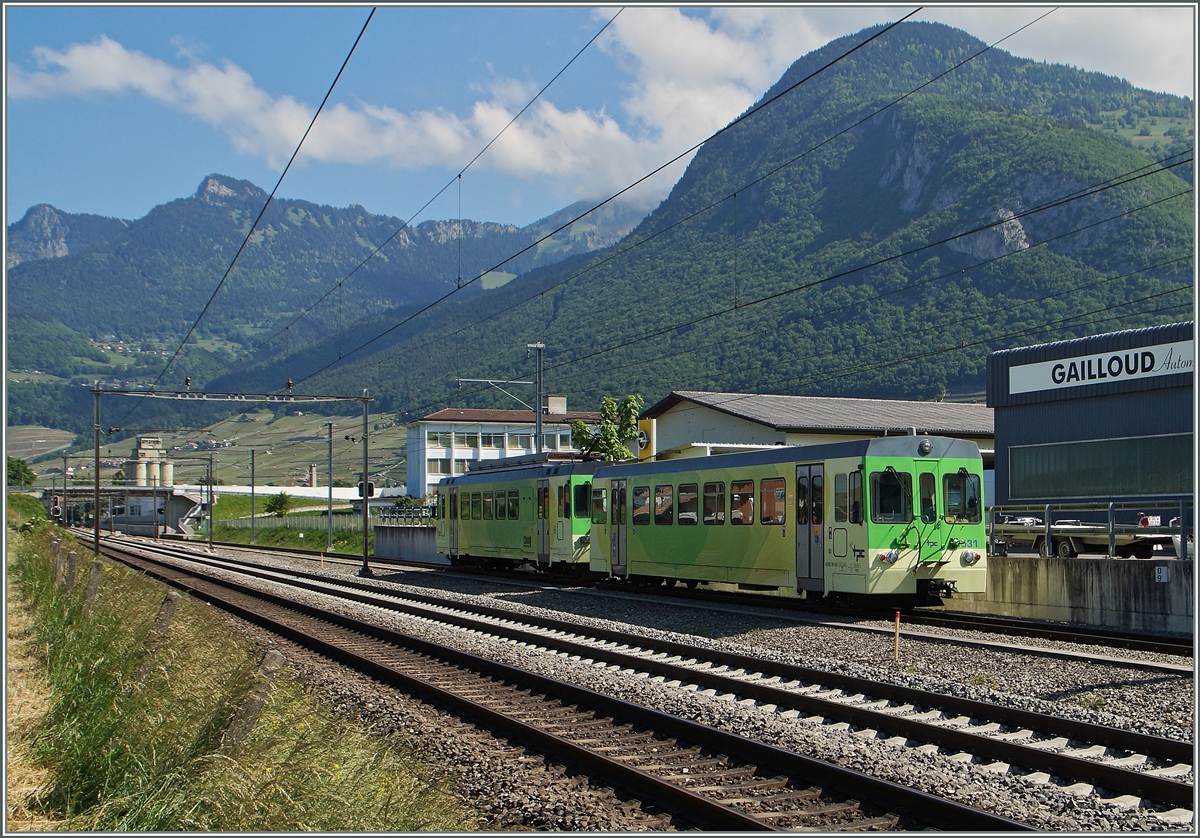 Der AOMC Regionalzug 29 von Champéry nach Aigle hat sein Ziel fast erreicht.
27. Mai 2015