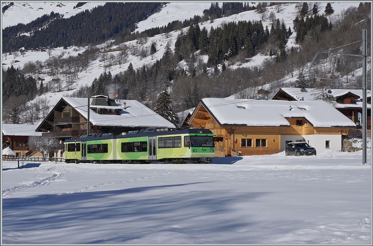 Der auf der AOMC und ASD einsetzbare TPC Beh 4/8 591 erreicht als Regionalzug R 436 bei den ersten Häusern von Les Diablerets sein Ziel in Kürze.

11. Januar 2021