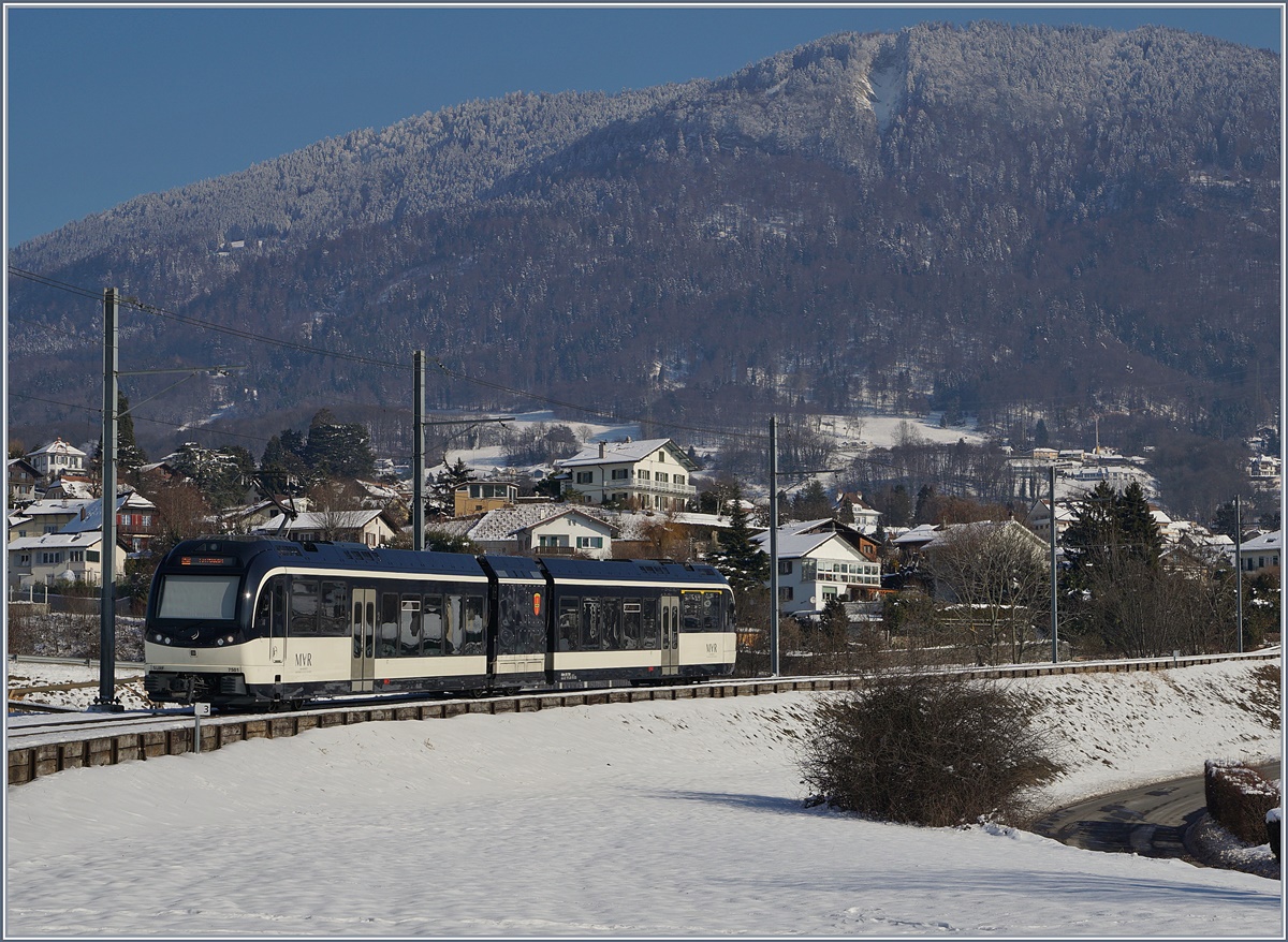 Der CEV MVR ABeh 2/6 7501  St-Légier/La Chiesaz  kurz nach Château d'Hauteville. Im Hintergrund der Les Pléiades.
18. Jan. 2017
